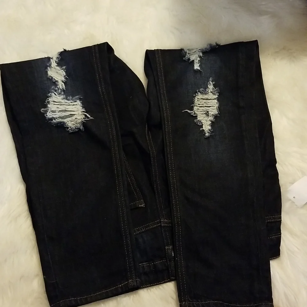 REFUGE Cropped Boyfriend Button Fly Jeans - Picture 11 of 15